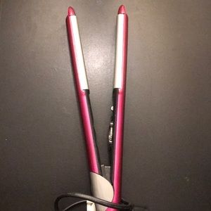 Bed head hair straightener